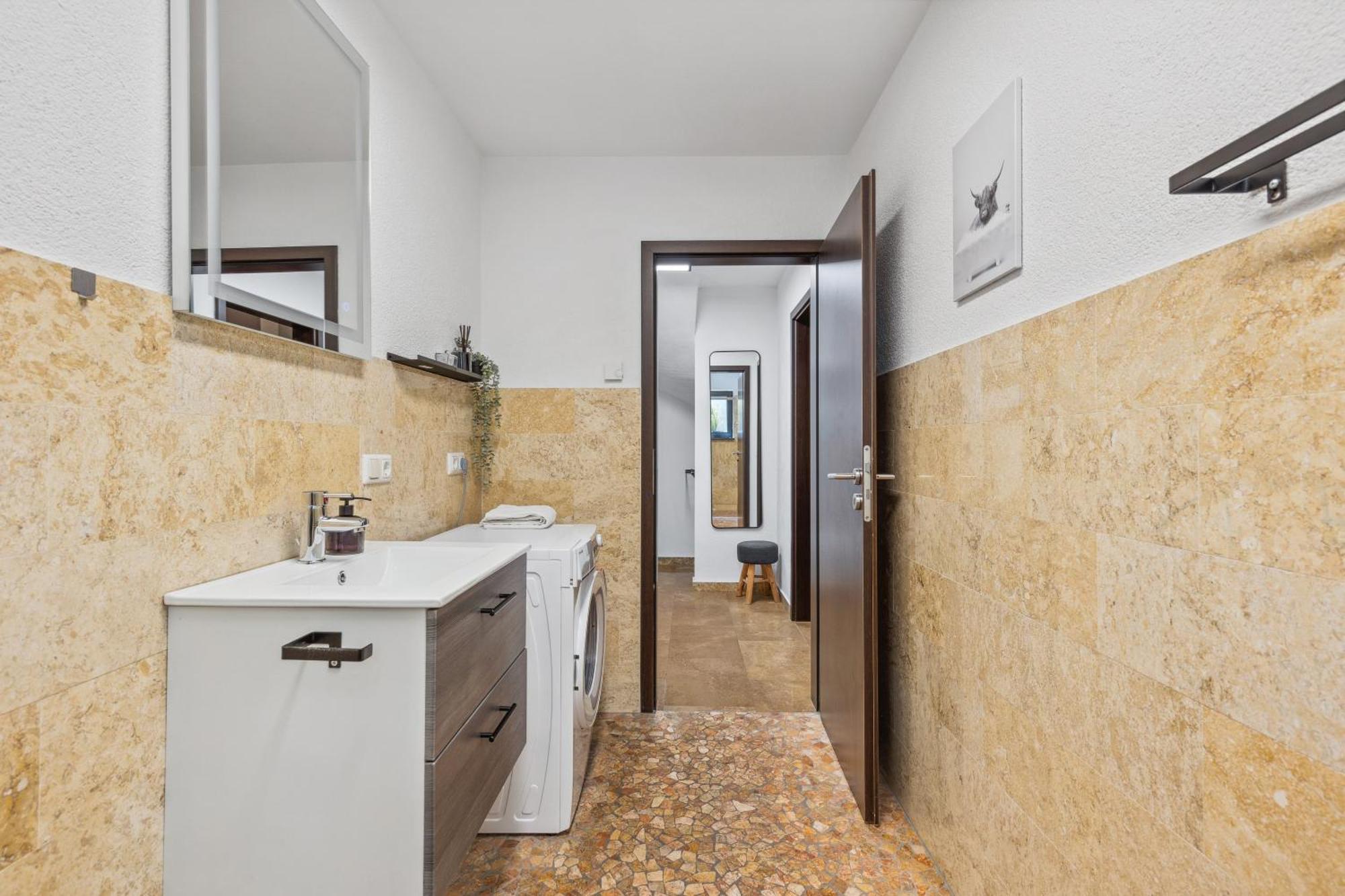 Apartment Max & Moritz Wohlfuehlhaus Mit Terrasse, Parkplatz Coburg